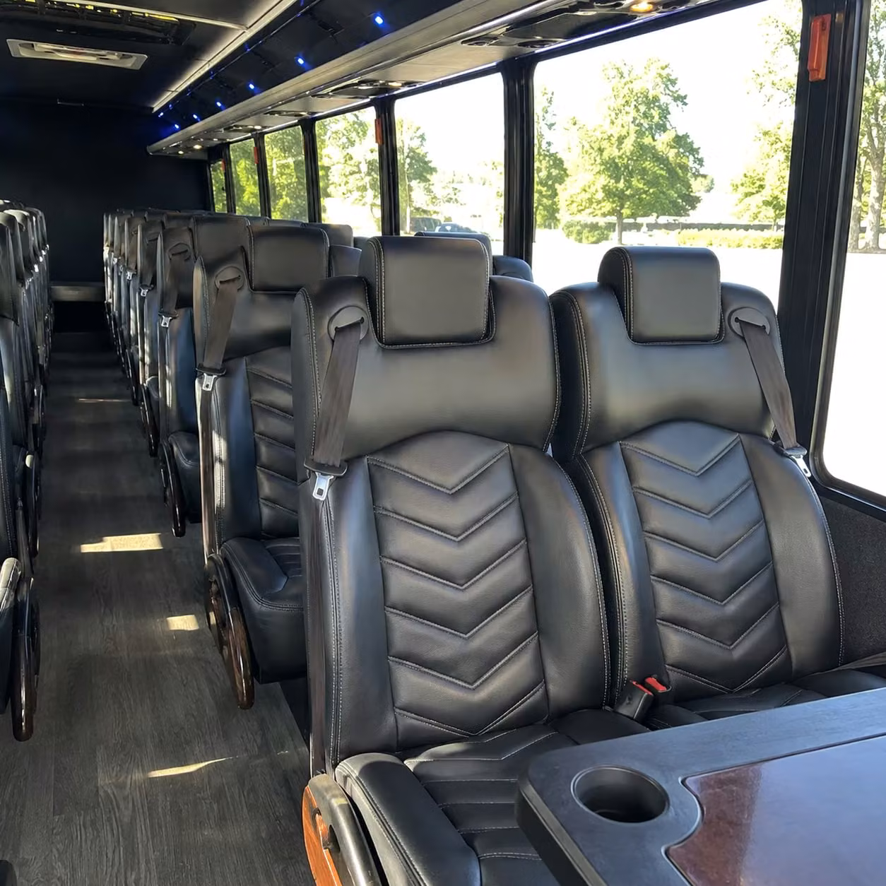 lancaster 35 passenger minibus rental